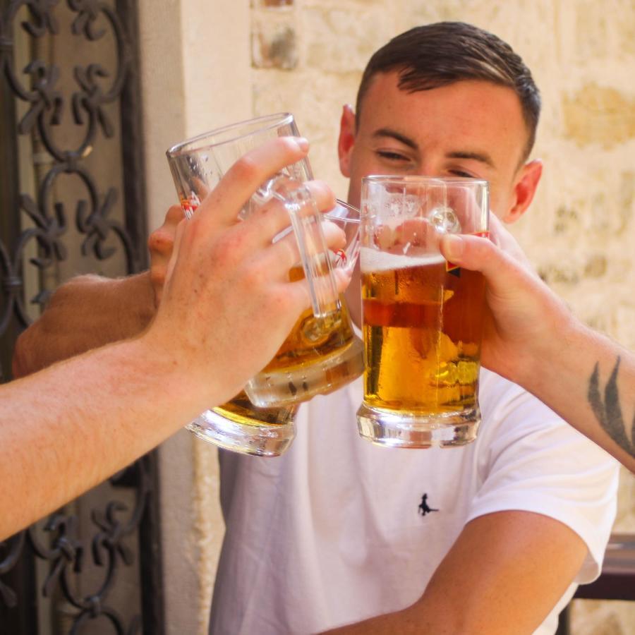 Booze & Snooze Social Hostel سبليت المظهر الخارجي الصورة